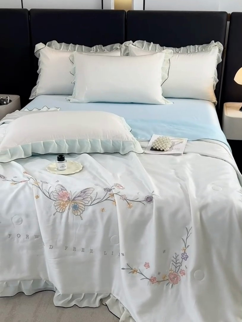 91家纺网 家纺一手货源 找家纺 梦舒羽 2025新款刺绣水洗真丝花边夏被四件套宿舍夏凉被床单枕套三件套-蝶梦花边款 蝶梦-蓝 花边款