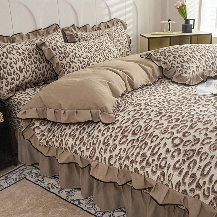 91家纺网 家纺一手货源 找家纺 铠畅家纺 2025新款有氧双层纱印花夹棉床盖四件套-终版 豹影流光