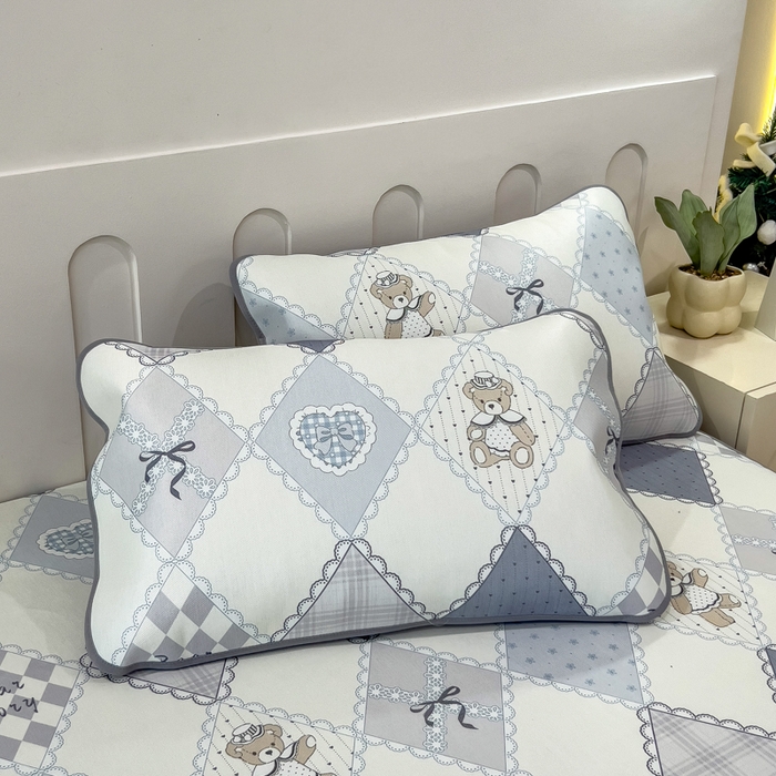 91家纺网 家纺一手货源 找家纺 2025年新款600D丝滑冰丝凉席-床笠款 灵心小熊