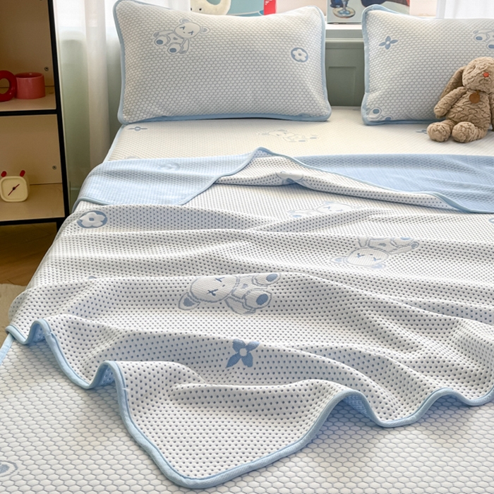 91家纺网 家纺一手货源 找家纺 绘萱家居 2025爆款冰凉豆豆凉席夏被四件套三件套床笠款冰丝软席子 暴力熊-蓝