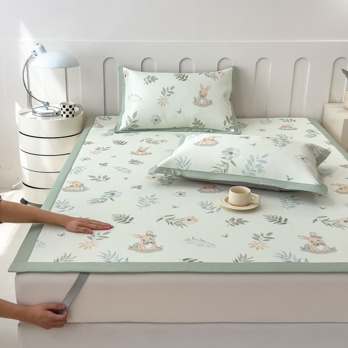 91家纺网 家纺一手货源 找家纺 倾慕家纺 2025年新款600D丝滑冰丝凉席-床席款 聪明小兔