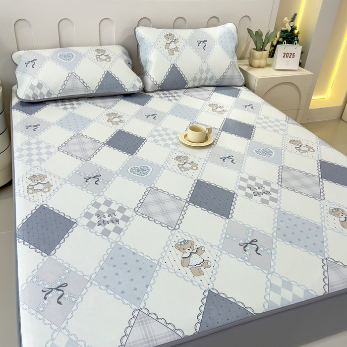 91家纺网 家纺一手货源 找家纺 2025年新款600D丝滑冰丝凉席-床笠款 灵心小熊