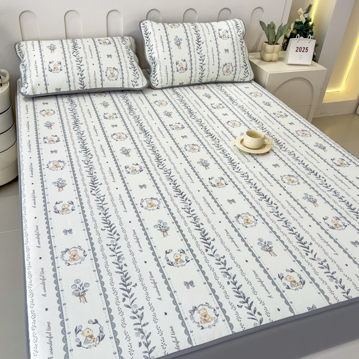 91家纺网 家纺一手货源 找家纺 2025年新款600D丝滑冰丝凉席-床笠款 法式小熊