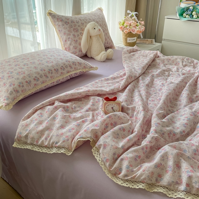 91家纺网 家纺一手货源 找家纺 一比一 2025新款针织双层纱镂空花边夏被四件套 繁花