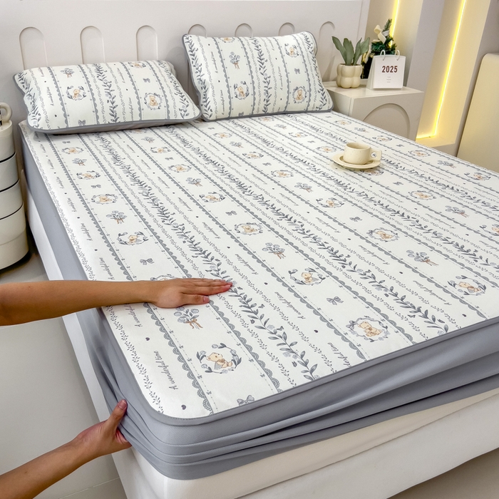 91家纺网 家纺一手货源 找家纺 2025年新款600D丝滑冰丝凉席-床笠款 法式小熊