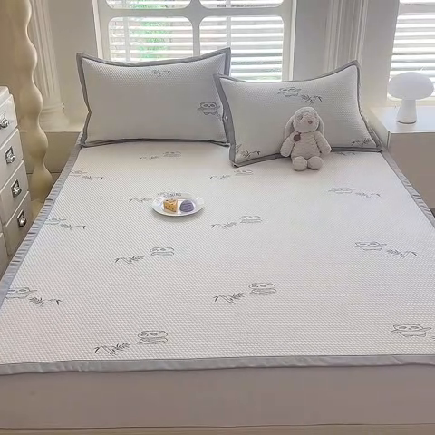 91家纺网 家纺一手货源 找家纺 绒世界 2025新款A类提花凉感豆豆复合凉席套件 提花豆豆-熊猫