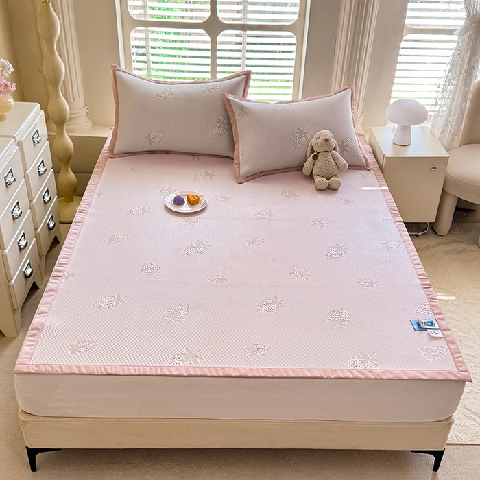 91家纺网 家纺一手货源 找家纺 绒世界 2025新款A类提花凉感豆豆复合凉席套件 提花豆豆-草莓