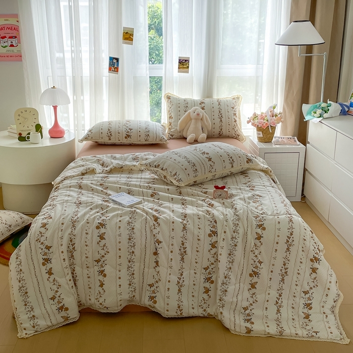 91家纺网 家纺一手货源 找家纺 一比一 2025新款针织双层纱镂空花边夏被四件套 复古玫瑰