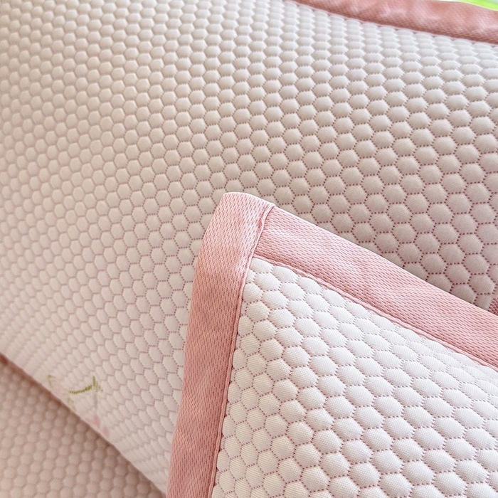 91家纺网 家纺一手货源 找家纺 绒世界 2025新款A类提花凉感豆豆复合凉席套件 提花豆豆-樱桃