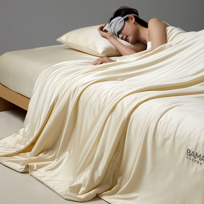 91家纺网 家纺一手货源 找家纺 莱福仕家纺 2025新款A类莹丝流光蚕丝系列夏被 奶酪米