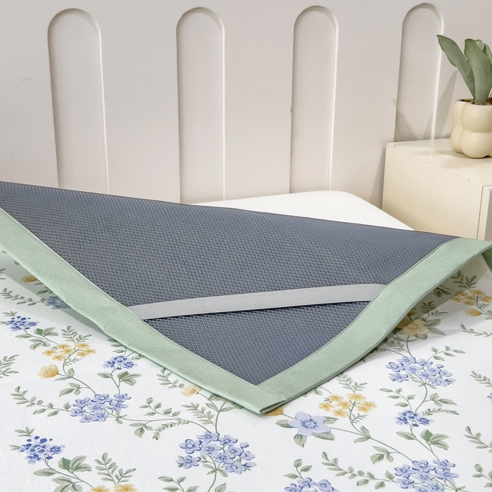 91家纺网 家纺一手货源 找家纺 倾慕家纺 2025年新款600D丝滑冰丝凉席-床席款 点点兰花