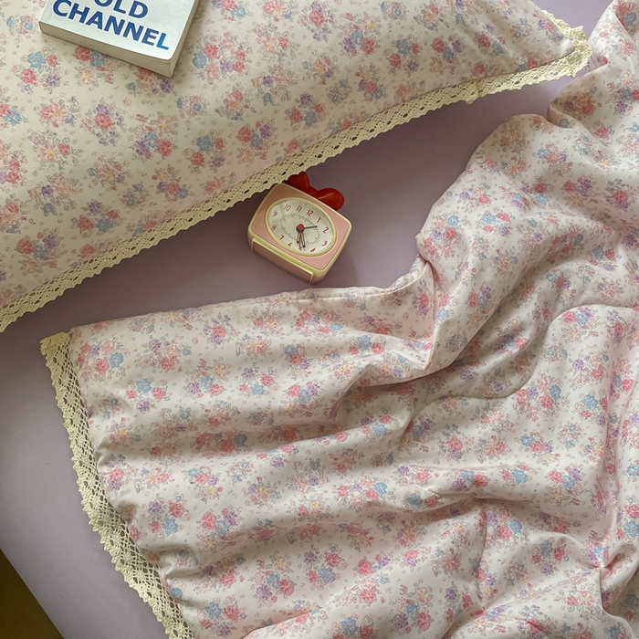 91家纺网 家纺一手货源 找家纺 一比一 2025新款针织双层纱镂空花边夏被四件套 繁花