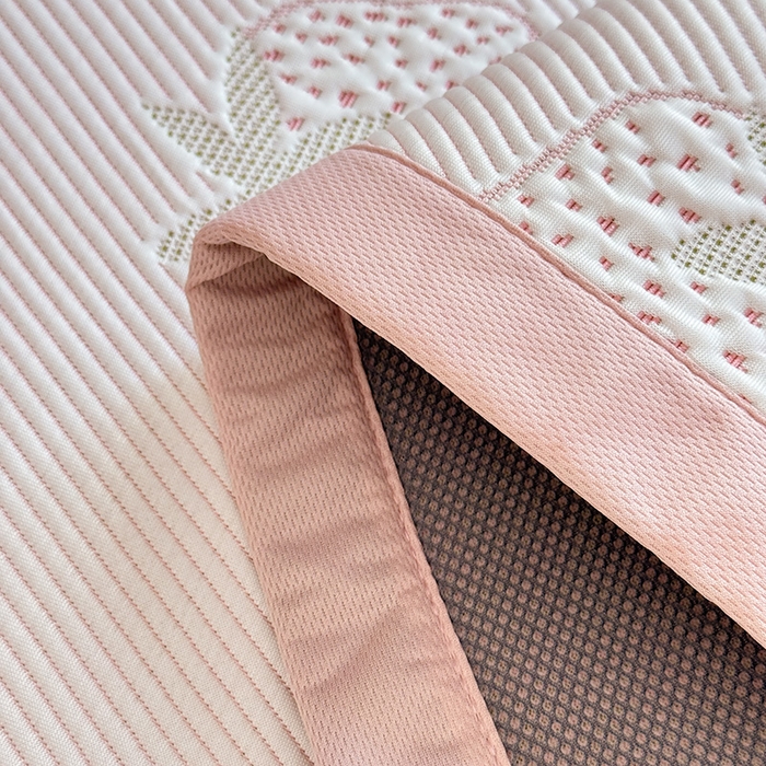 91家纺网 家纺一手货源 找家纺 绒世界 2025新款A类提花凉感豆豆复合凉席套件 提花豆豆-草莓