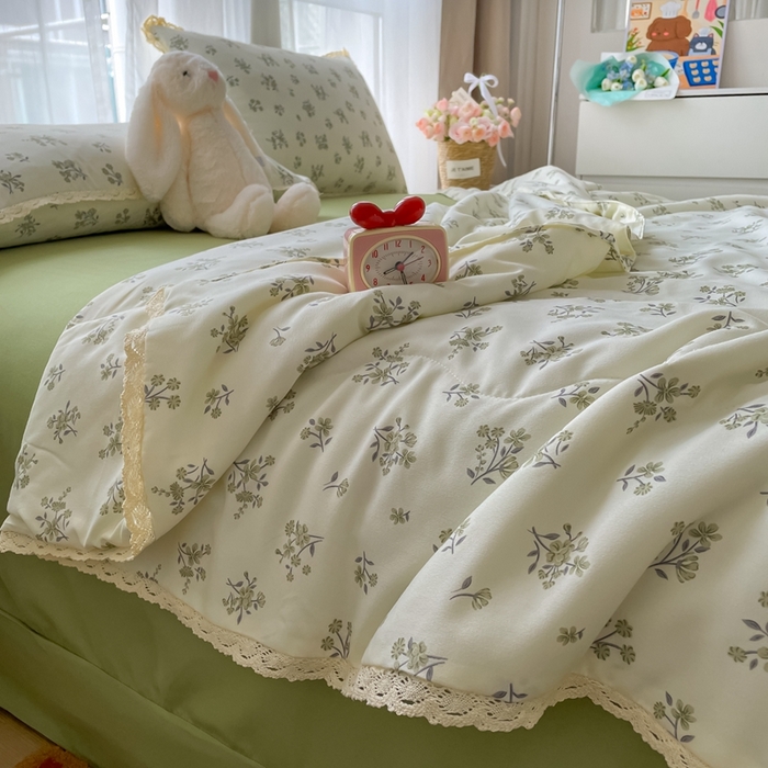 91家纺网 家纺一手货源 找家纺 一比一 2025新款针织双层纱镂空花边夏被四件套 浮生若梦