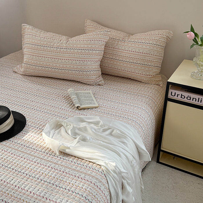 91家纺网 家纺一手货源 找家纺 TT.one 塔塔家居 2025新款全棉双层纱贝壳边夏被系列 床盖·波浪条