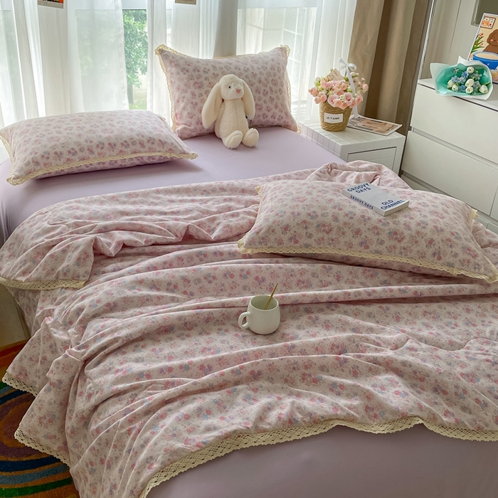 91家纺网 家纺一手货源 找家纺 一比一 2025新款针织双层纱镂空花边夏被四件套 繁花