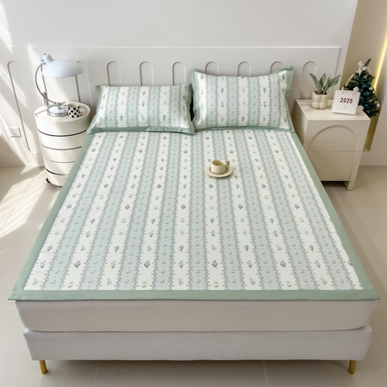 倾慕家纺 2025年新款600D丝滑冰丝凉席-床席款 樱桃小兔绿