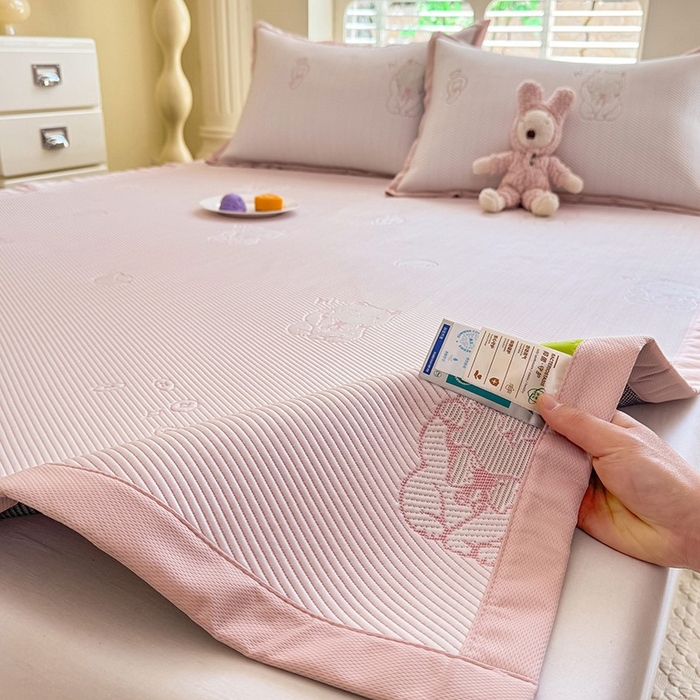 91家纺网 家纺一手货源 找家纺 绒世界 2025新款A类提花凉感豆豆复合凉席套件 提花豆豆-招财猫