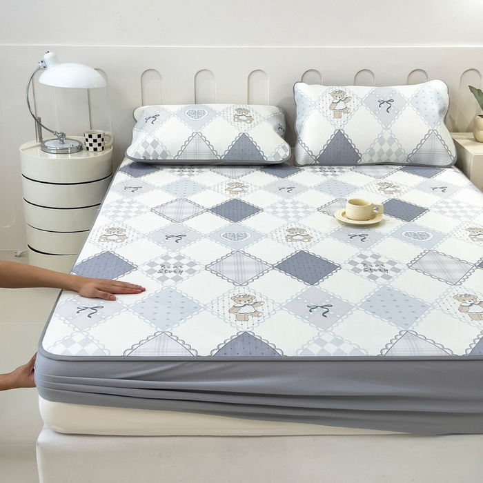 91家纺网 家纺一手货源 找家纺 2025年新款600D丝滑冰丝凉席-床笠款 灵心小熊