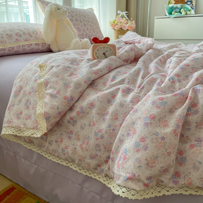 91家纺网 家纺一手货源 找家纺 一比一 2025新款针织双层纱镂空花边夏被四件套 繁花