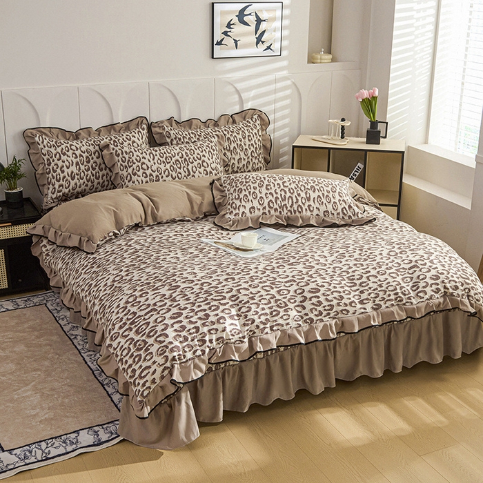 91家纺网 家纺一手货源 找家纺 铠畅家纺 2025新款有氧双层纱印花夹棉床盖四件套-终版 豹影流光