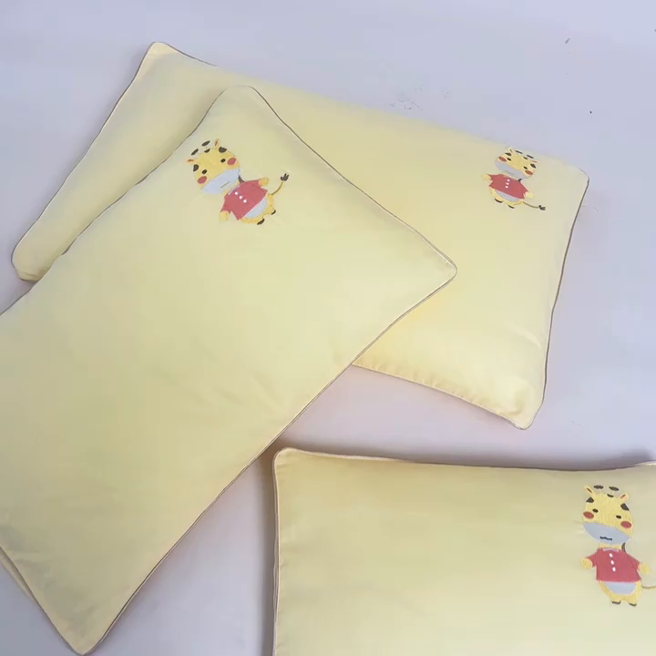 91家纺网 家纺一手货源 找家纺 喜多兔2025新款小轻柔纯棉双层纱枕套枕头 黄色萌小鹿