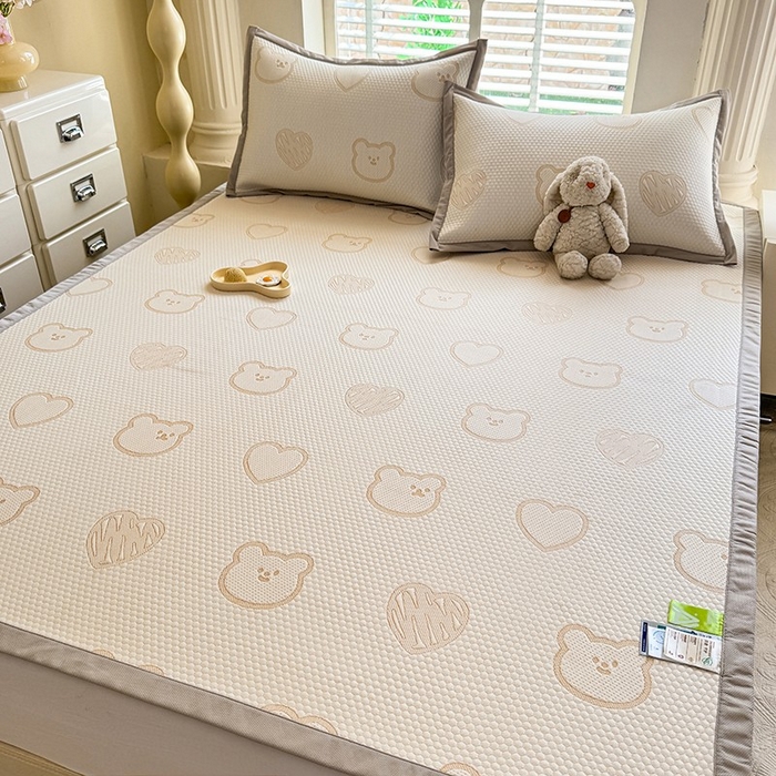 91家纺网 家纺一手货源 找家纺 绒世界 2025新款A类提花凉感豆豆复合凉席套件 提花豆豆-小熊