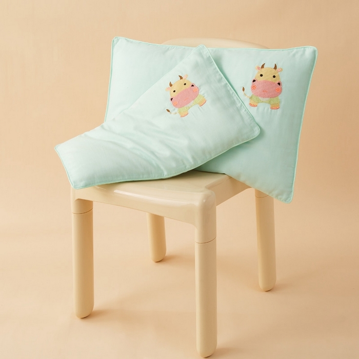 91家纺网 家纺一手货源 找家纺 喜多兔2025新款小轻柔纯棉双层纱枕套枕头 绿色萌小牛