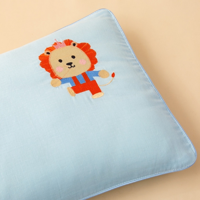 91家纺网 家纺一手货源 找家纺 喜多兔2025新款小轻柔纯棉双层纱枕套枕头 蓝色萌小狮