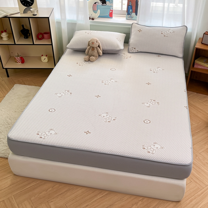 91家纺网 家纺一手货源 找家纺 绘萱家居 2025爆款冰凉豆豆凉席夏被四件套三件套床笠款冰丝软席子 暴力熊-咖