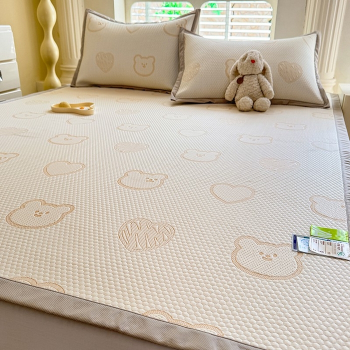 91家纺网 家纺一手货源 找家纺 绒世界 2025新款A类提花凉感豆豆复合凉席套件 提花豆豆-小熊