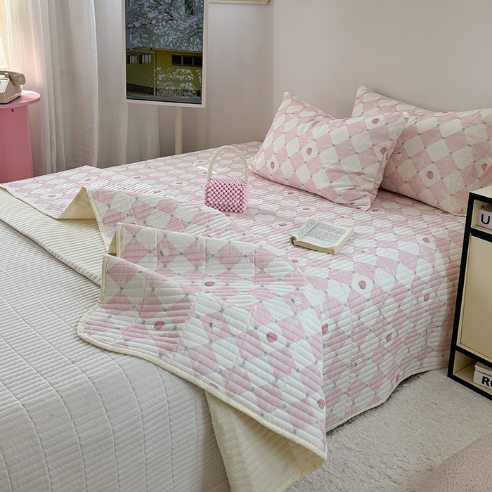 91家纺网 家纺一手货源 找家纺 TT.one 塔塔家居 2025新款全棉双层纱贝壳边夏被系列 床盖·草莓酱粉
