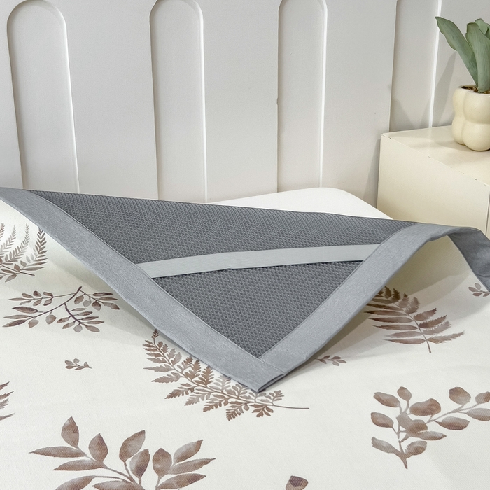 91家纺网 家纺一手货源 找家纺 倾慕家纺 2025年新款600D丝滑冰丝凉席-床席款 素叶金