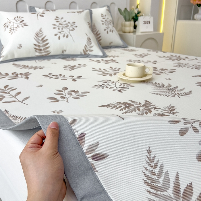 91家纺网 家纺一手货源 找家纺 倾慕家纺 2025年新款600D丝滑冰丝凉席-床席款 素叶金