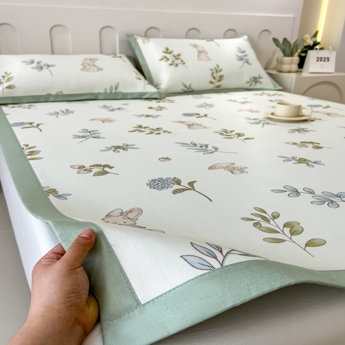 91家纺网 家纺一手货源 找家纺 倾慕家纺 2025年新款600D丝滑冰丝凉席-床席款 蘑菇小兔