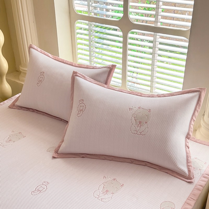 91家纺网 家纺一手货源 找家纺 绒世界 2025新款A类提花凉感豆豆复合凉席套件 提花豆豆-招财猫