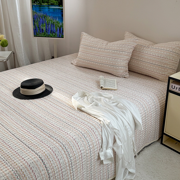 91家纺网 家纺一手货源 找家纺 TT.one 塔塔家居 2025新款全棉双层纱贝壳边夏被系列 床盖·波浪条