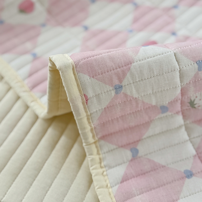 91家纺网 家纺一手货源 找家纺 TT.one 塔塔家居 2025新款全棉双层纱贝壳边夏被系列 床盖·草莓酱粉