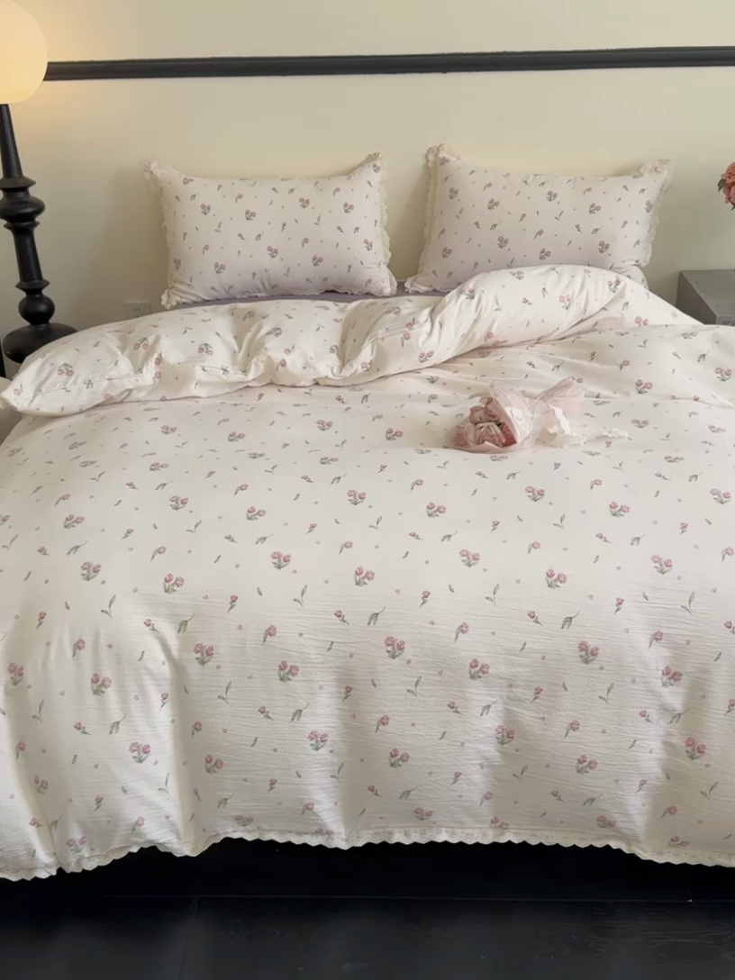 91家纺网 家纺一手货源 找家纺 可思家纺 2025新款法式皱皱纱四件套 碎花白茶