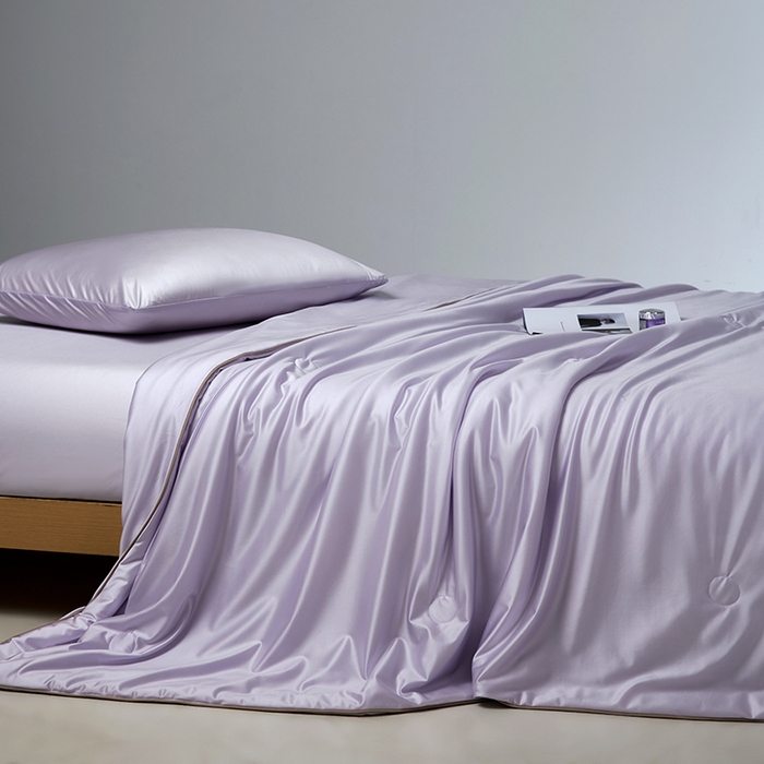 91家纺网 家纺一手货源 找家纺 莱福仕家纺 2025新款A类莹丝流光蚕丝系列夏被 烟紫色