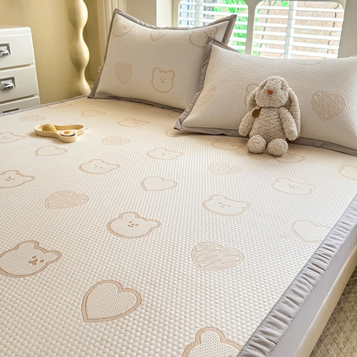 91家纺网 家纺一手货源 找家纺 绒世界 2025新款A类提花凉感豆豆复合凉席套件 提花豆豆-小熊