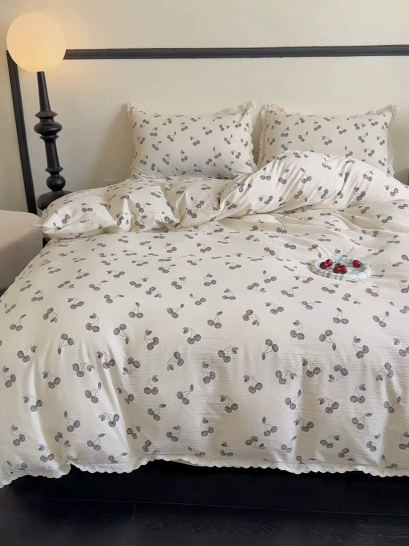 91家纺网 家纺一手货源 找家纺 可思家纺 2025新款法式皱皱纱四件套 樱桃物语