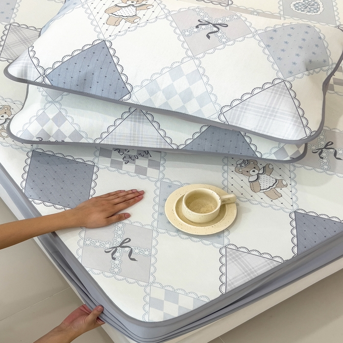 91家纺网 家纺一手货源 找家纺 2025年新款600D丝滑冰丝凉席-床笠款 灵心小熊