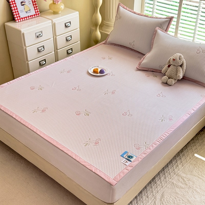 91家纺网 家纺一手货源 找家纺 绒世界 2025新款A类提花凉感豆豆复合凉席套件 提花豆豆-樱桃