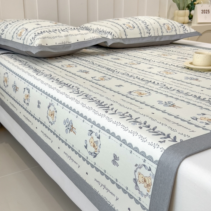 91家纺网 家纺一手货源 找家纺 倾慕家纺 2026年新款600D丝滑冰丝凉席-床席款 法式小熊