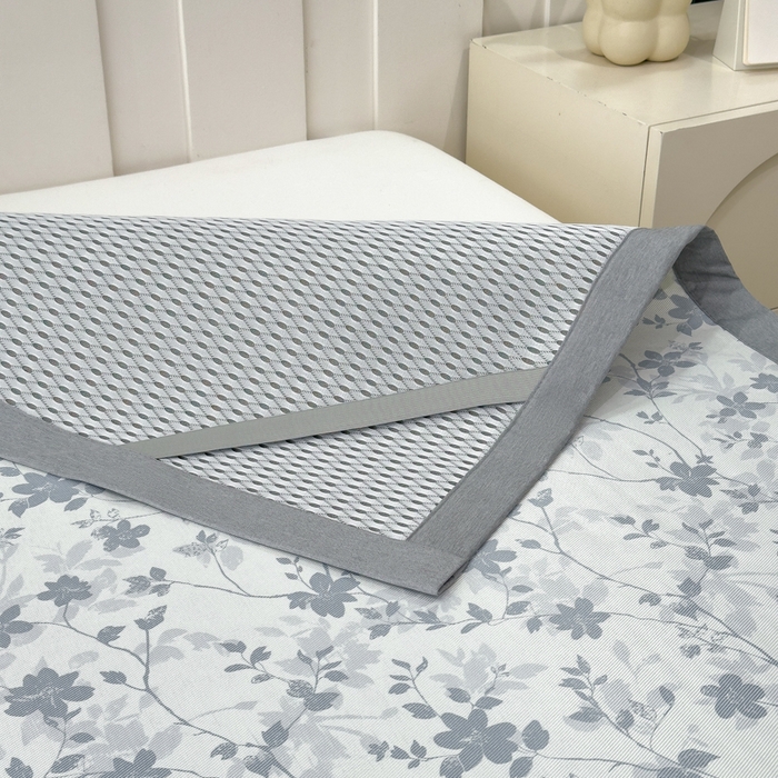 91家纺网 家纺一手货源 找家纺 倾慕家纺 2025年新款600D丝滑冰丝凉席-床席款 花点点蓝