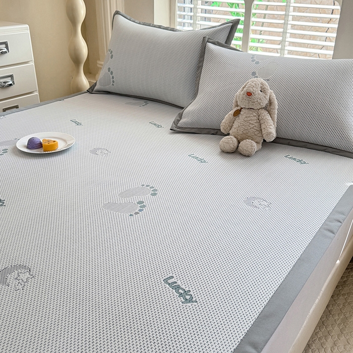 91家纺网 家纺一手货源 找家纺 绒世界 2025新款A类提花凉感豆豆复合凉席套件 提花豆豆-小脚丫