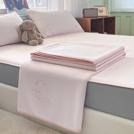 91家纺网 家纺一手货源 找家纺 （总）绘萱家居 2025爆款冰凉豆豆凉席夏被四件套三件套床笠款冰丝软席子