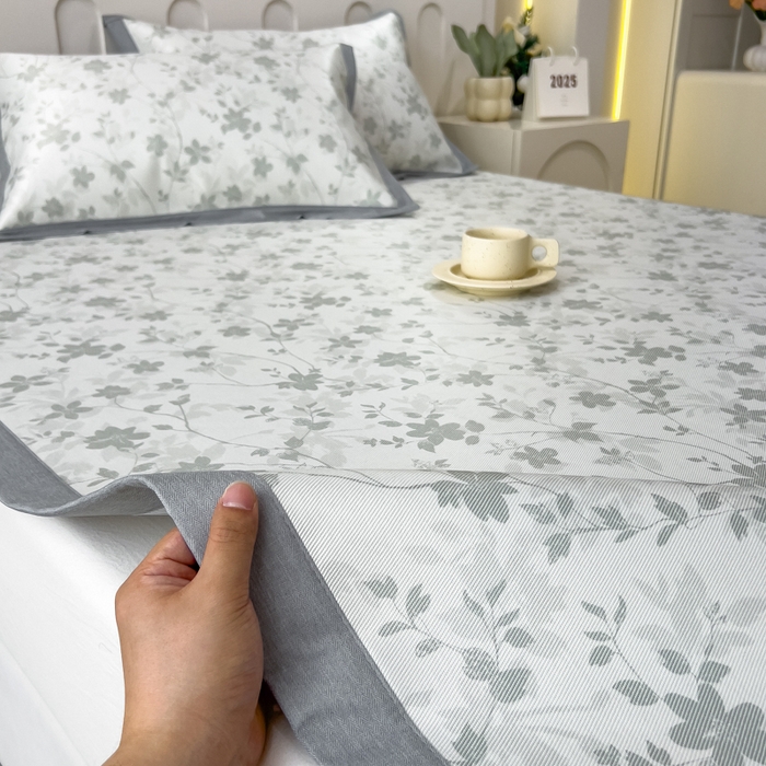 91家纺网 家纺一手货源 找家纺 倾慕家纺 2025年新款600D丝滑冰丝凉席-床席款 花点点绿