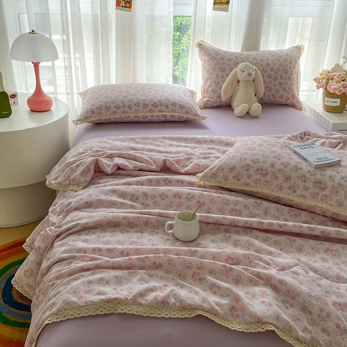 91家纺网 家纺一手货源 找家纺 一比一 2025新款针织双层纱镂空花边夏被四件套 繁花